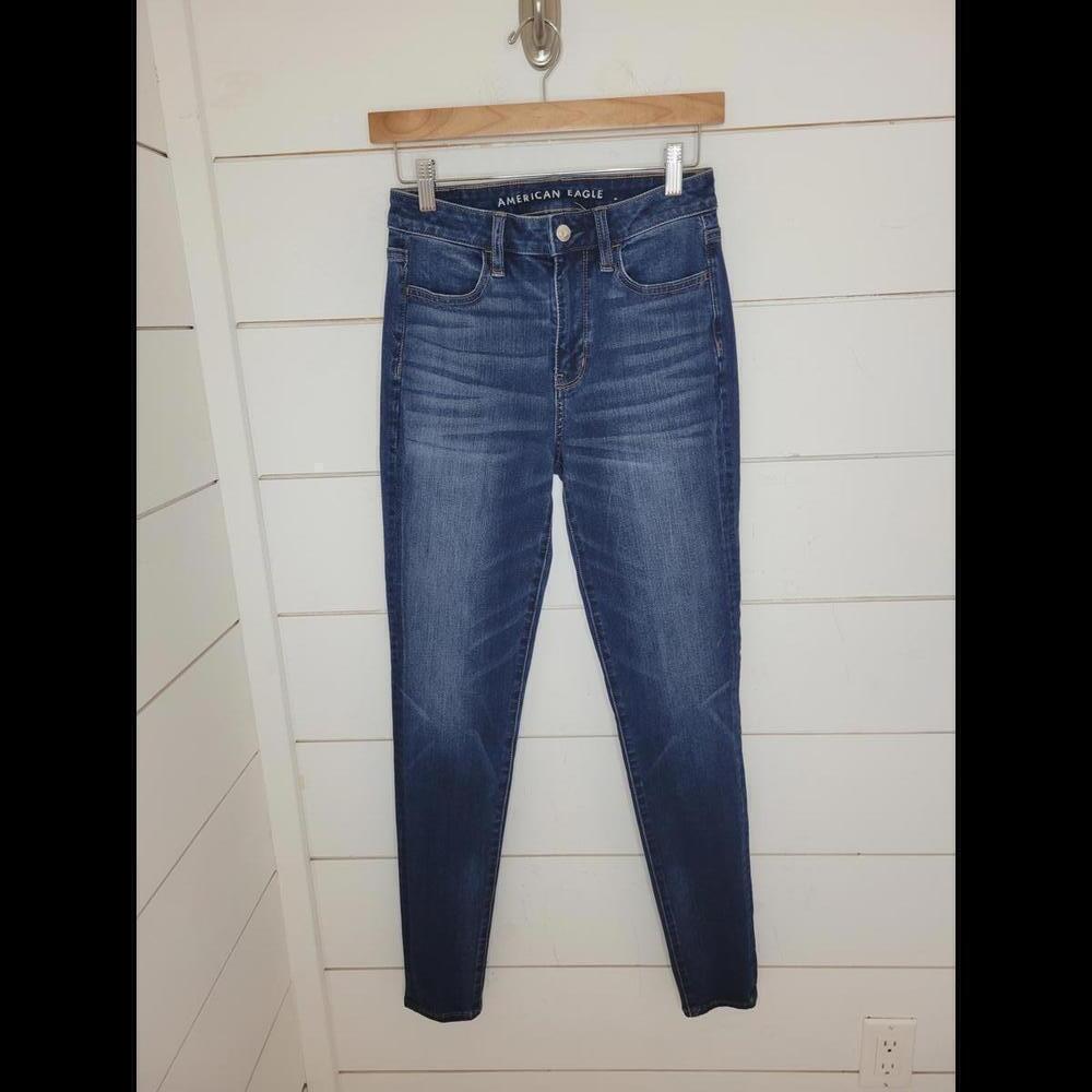 American Eagle Outfitters size 4 long blue distressed super hi-rise jegging